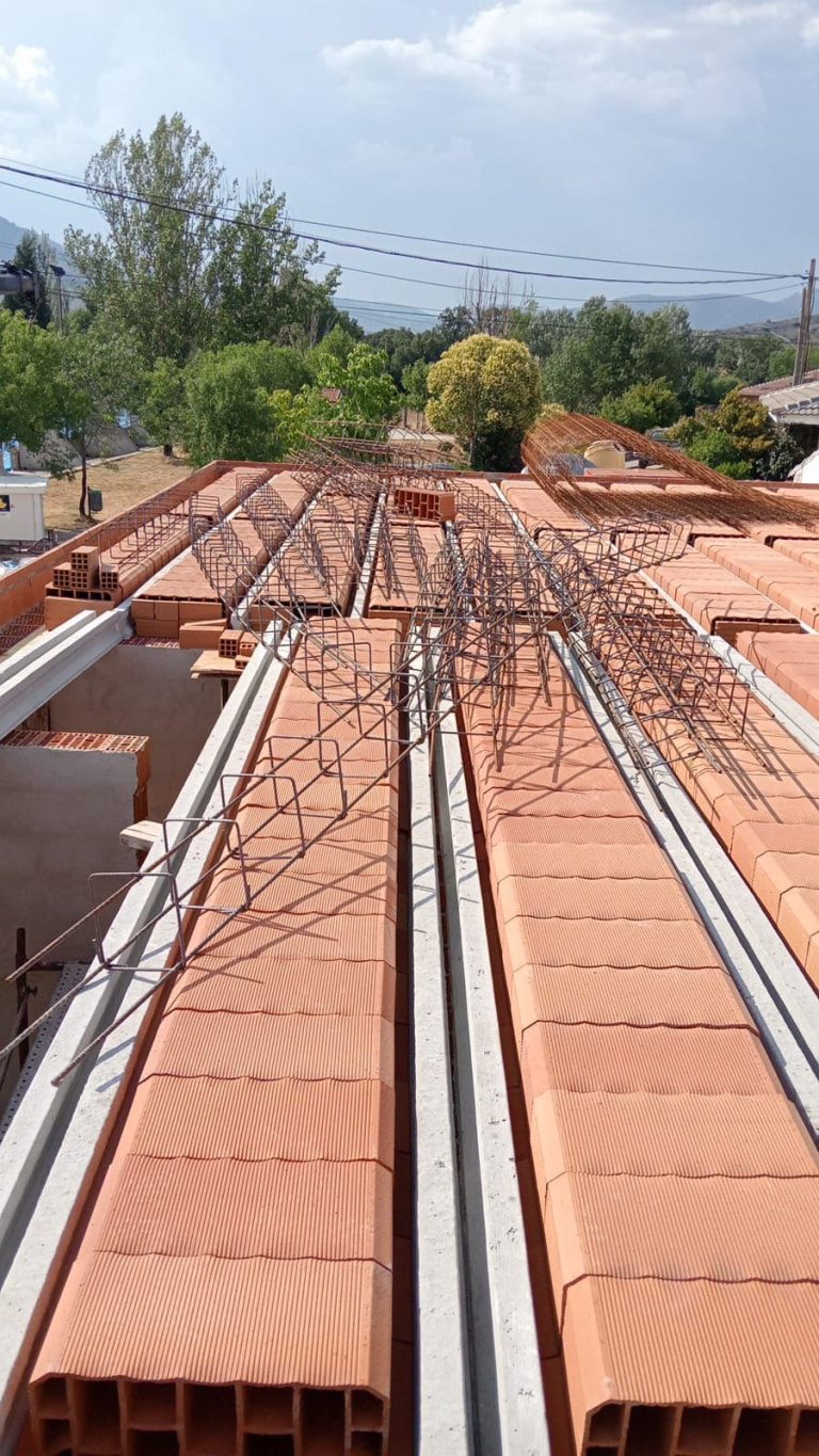 Casa reformada con detalles de albañilería en fachada